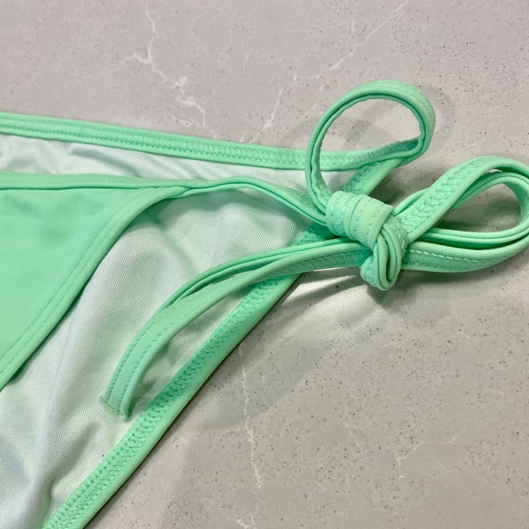 NEW Victoria's Secret Bikini Set, Size Medium - Picture 5 of 10